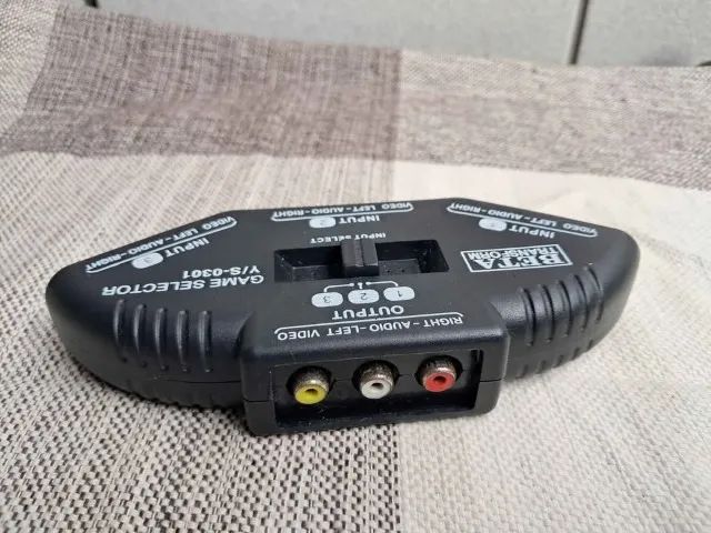 Chaveador Beta Teansform AV/RCA seletor 3 entradas e 1 saida p TV, DVD, ps2 , ps3 - Foto 2