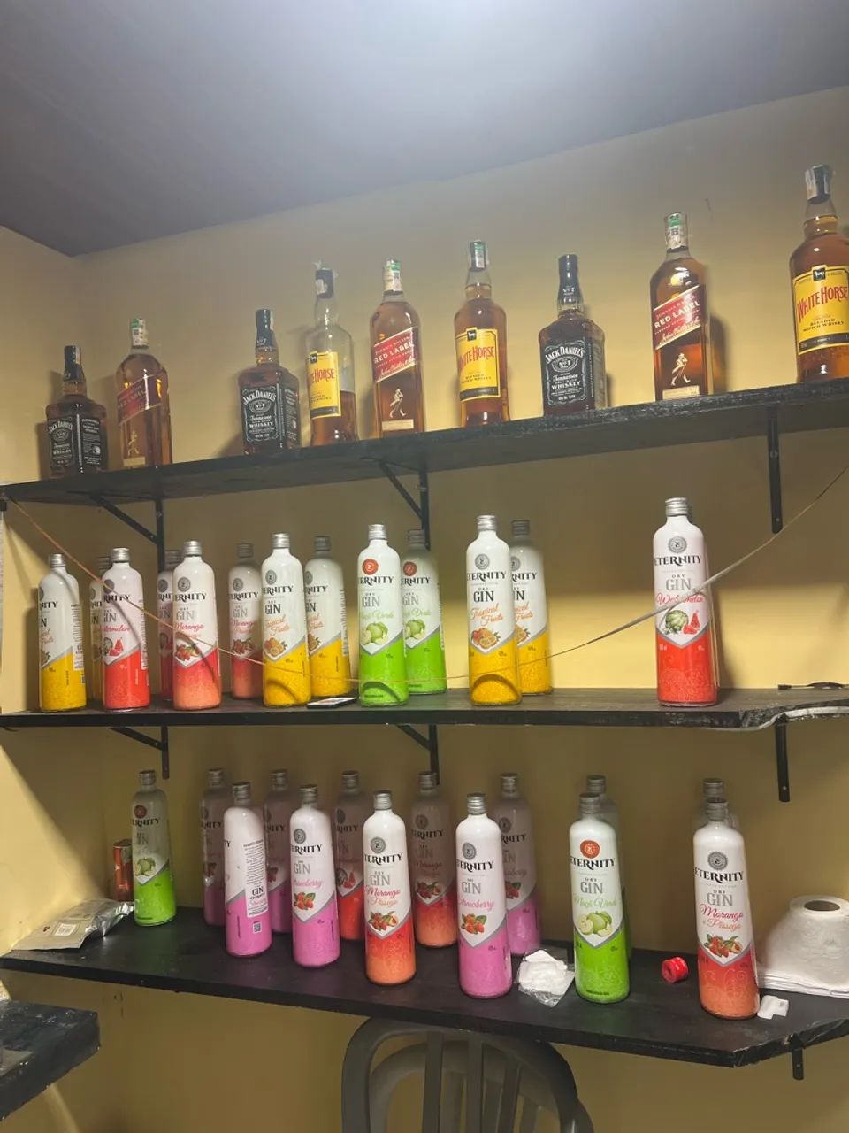 Vendo bebidas de adega com cervejeira 