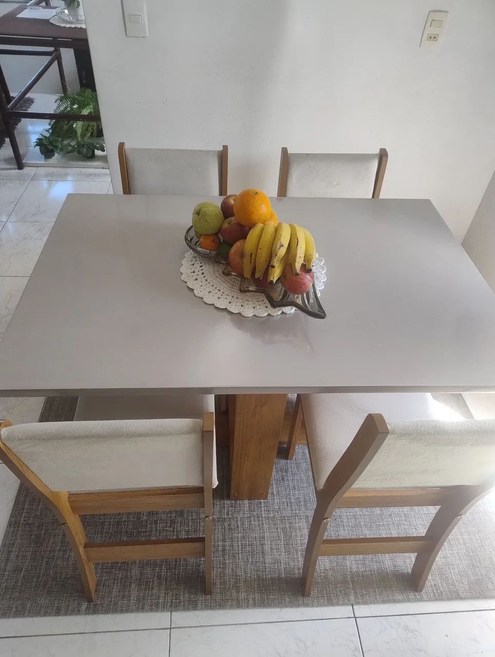VENDO MESA C/4 CADEIRAS 