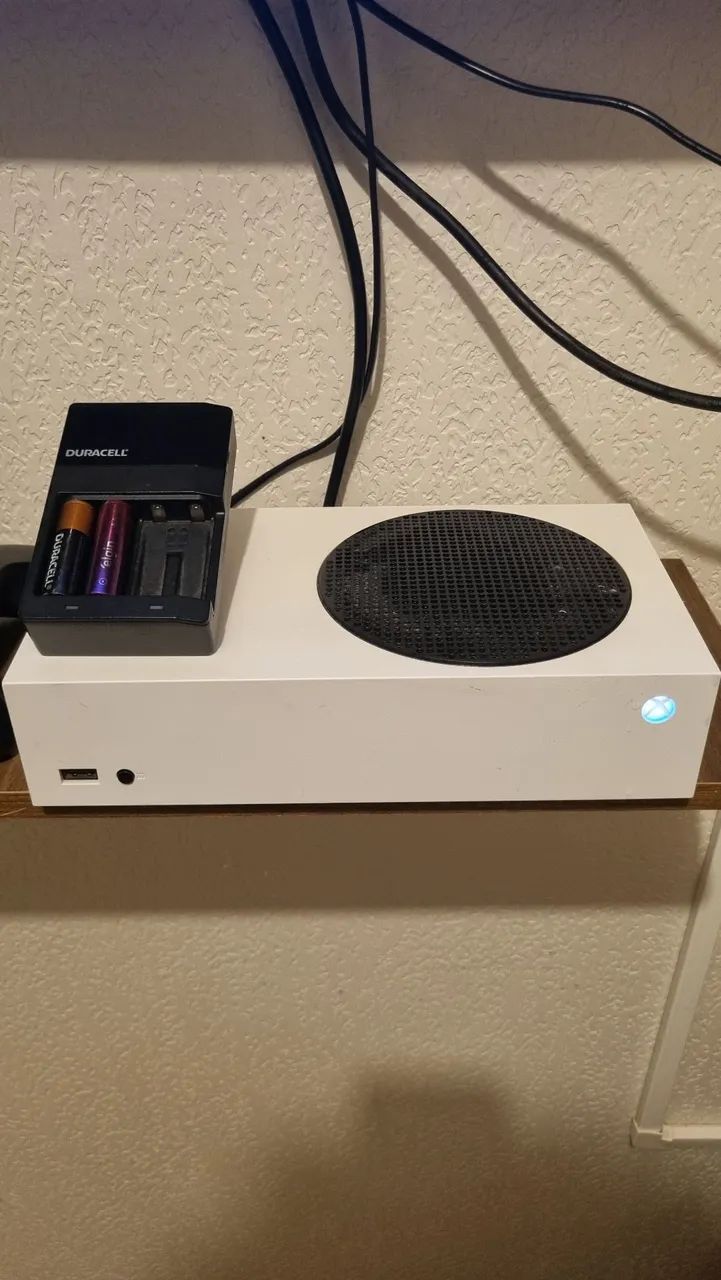 Vídeo game Xbox series S 2 controles e batlefield 6 e read dead redemption 2   - Foto 2