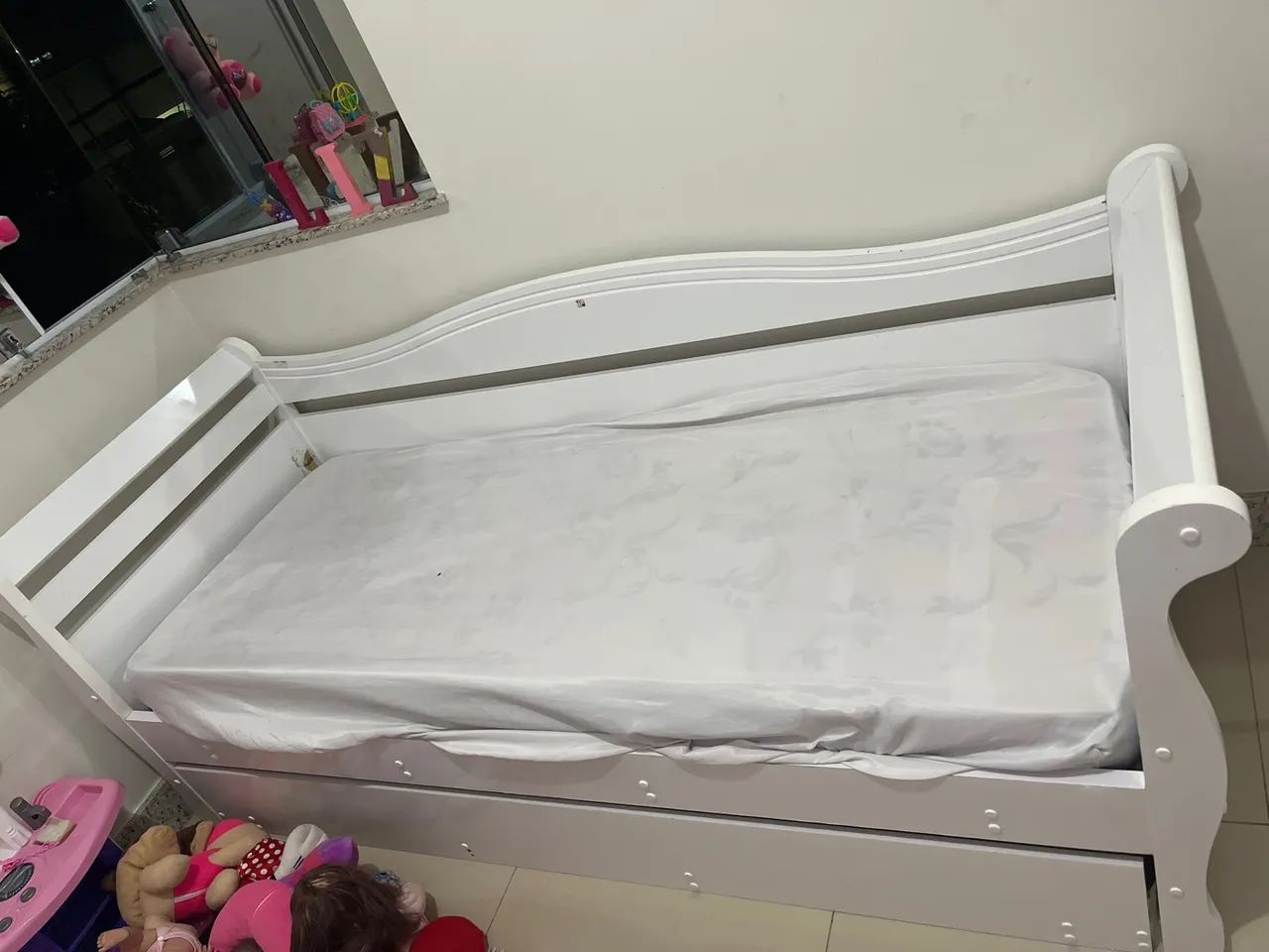 Cama Infantil Branca com Design Elegante + 2 Colchões - Foto 2