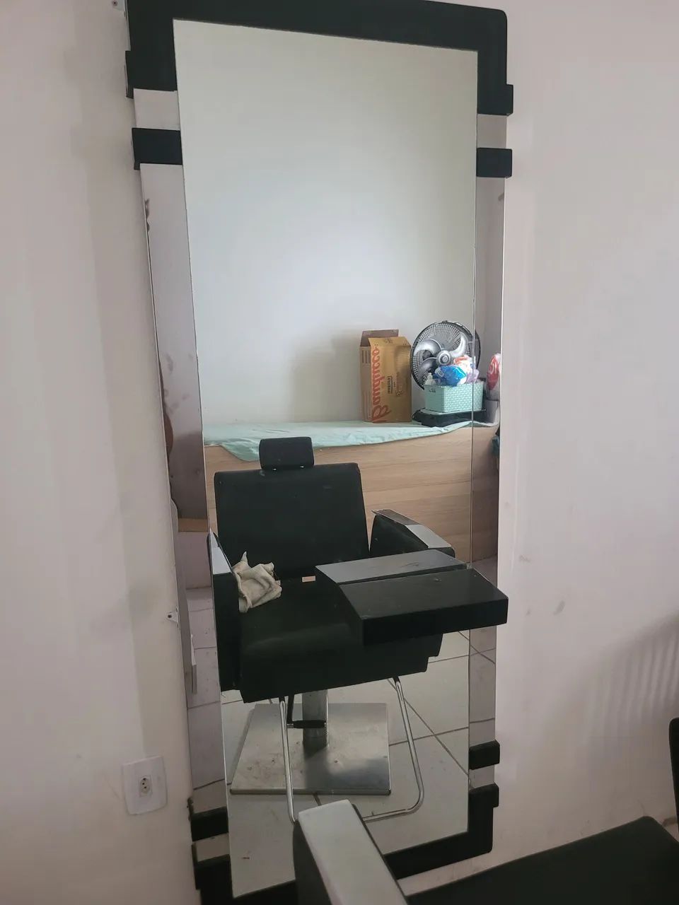 Vendo estrutura de salão cadeiras, móveis e lavatorio - Foto 5