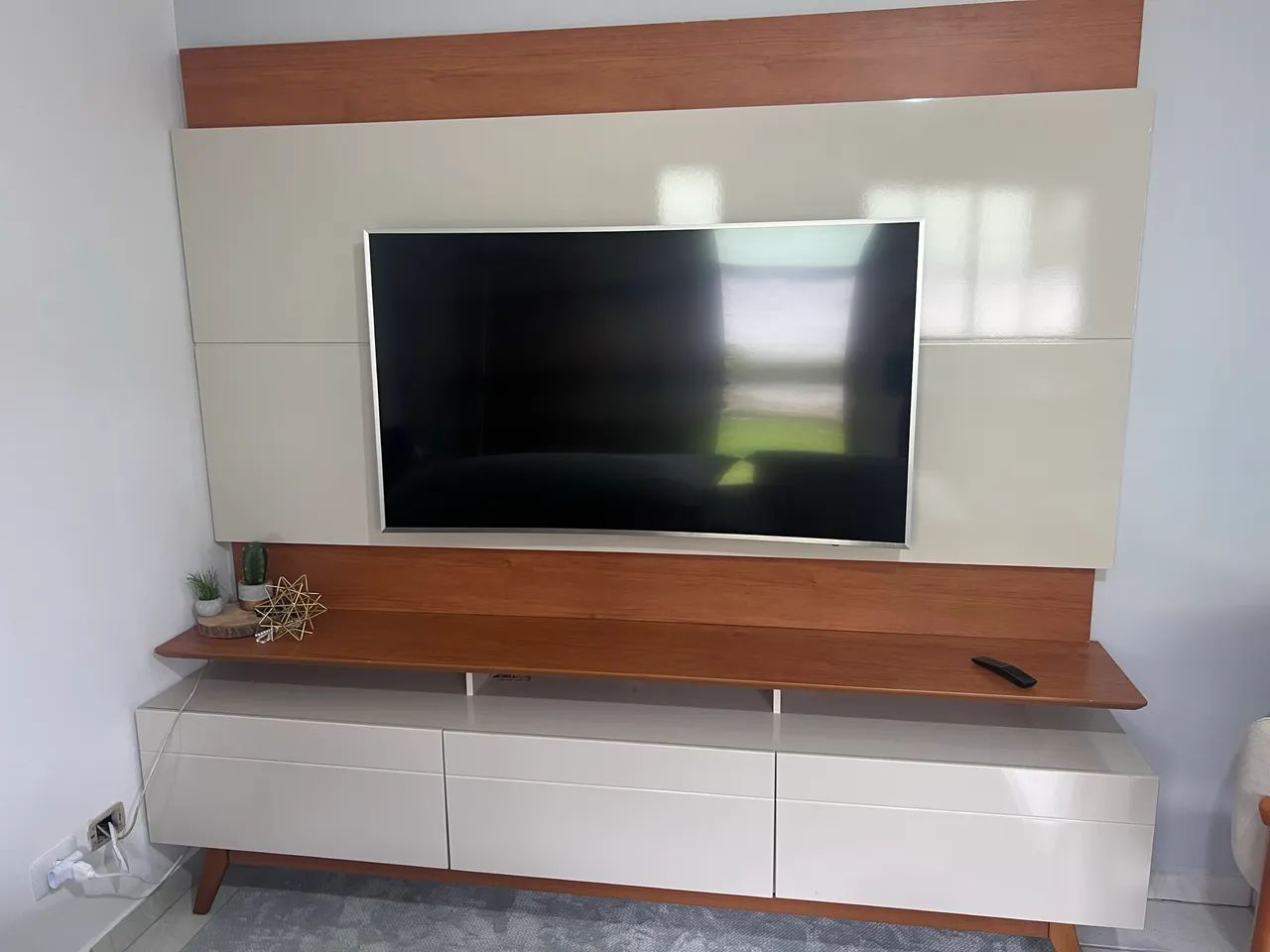 Painel com rack novíssimo 