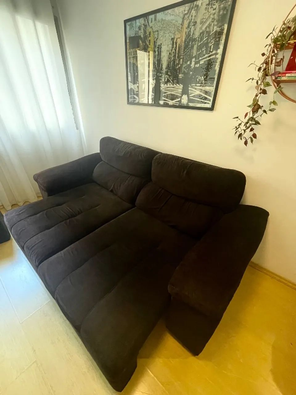 Sofá preto com chaise retrátil e encosto reclinável  - Foto 3