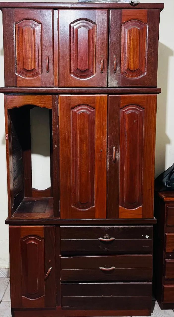 Guarda-Roupa de madeira Conservado