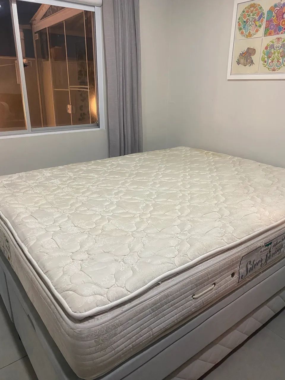 Cama queen com colchão - baú sob medida com cama auxiliar - Foto 5