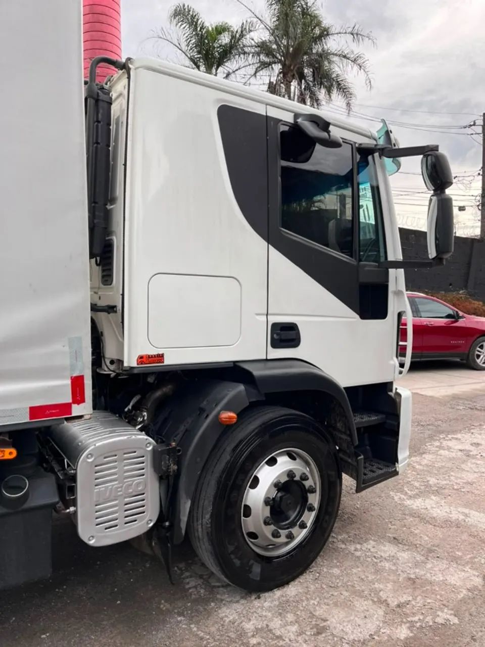 Iveco Tector 240e28S 2016 Baú sider - Foto 4