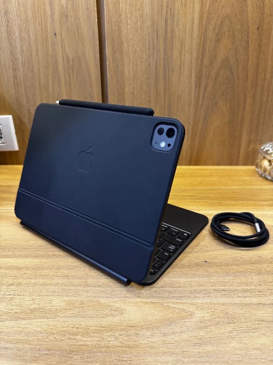iPad Pro 11" M4 256GB (Space Black) - Apple -c/ fonte, cabo, Apple Pencil e Magic Keyboard - Foto 5