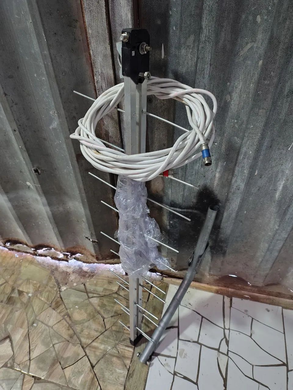 Antena digital 21 elementos com cabo e conector 