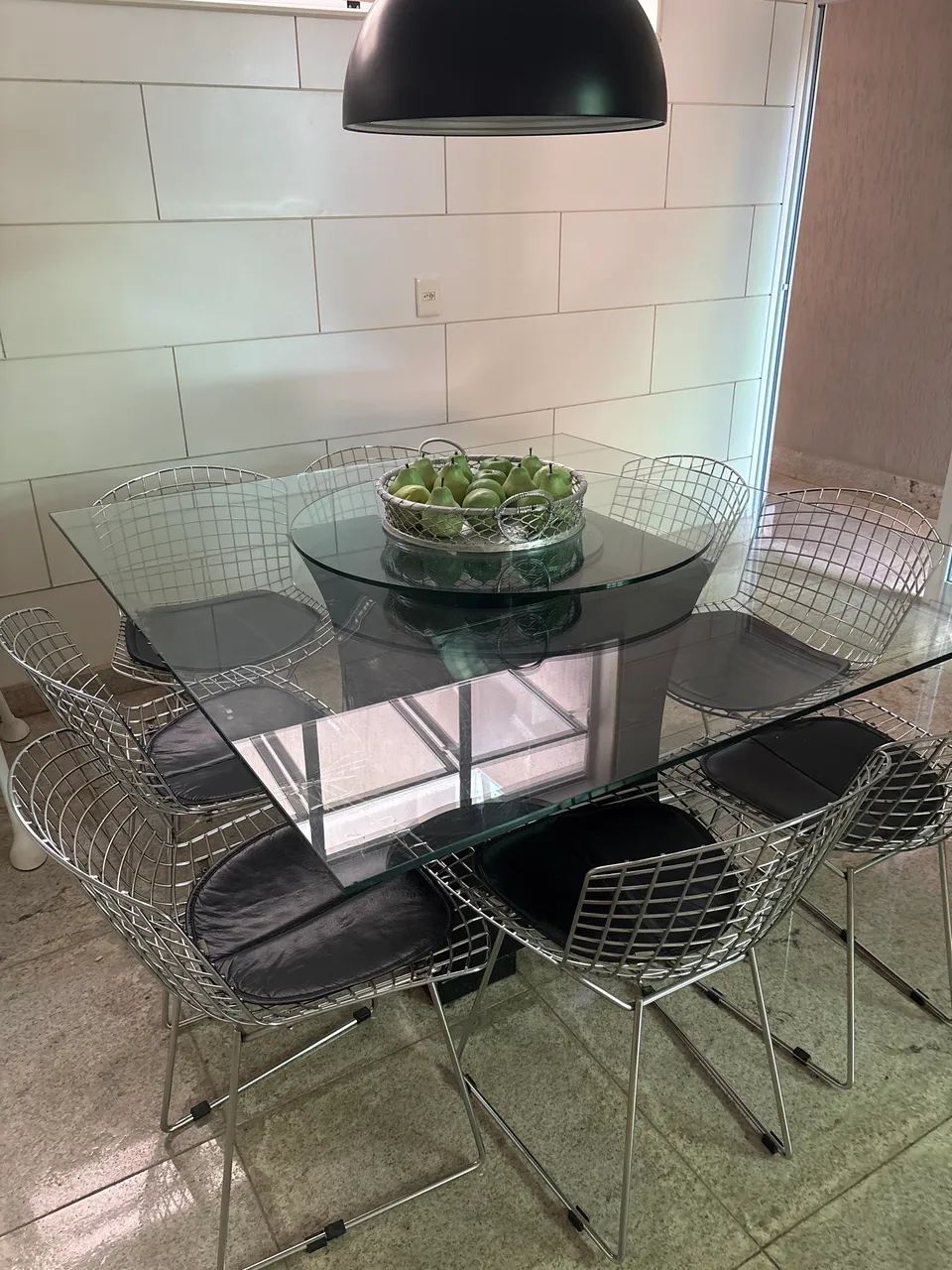 Mesa TOK  STOK com 8 cadeiras vidro e inox tampo giratório 