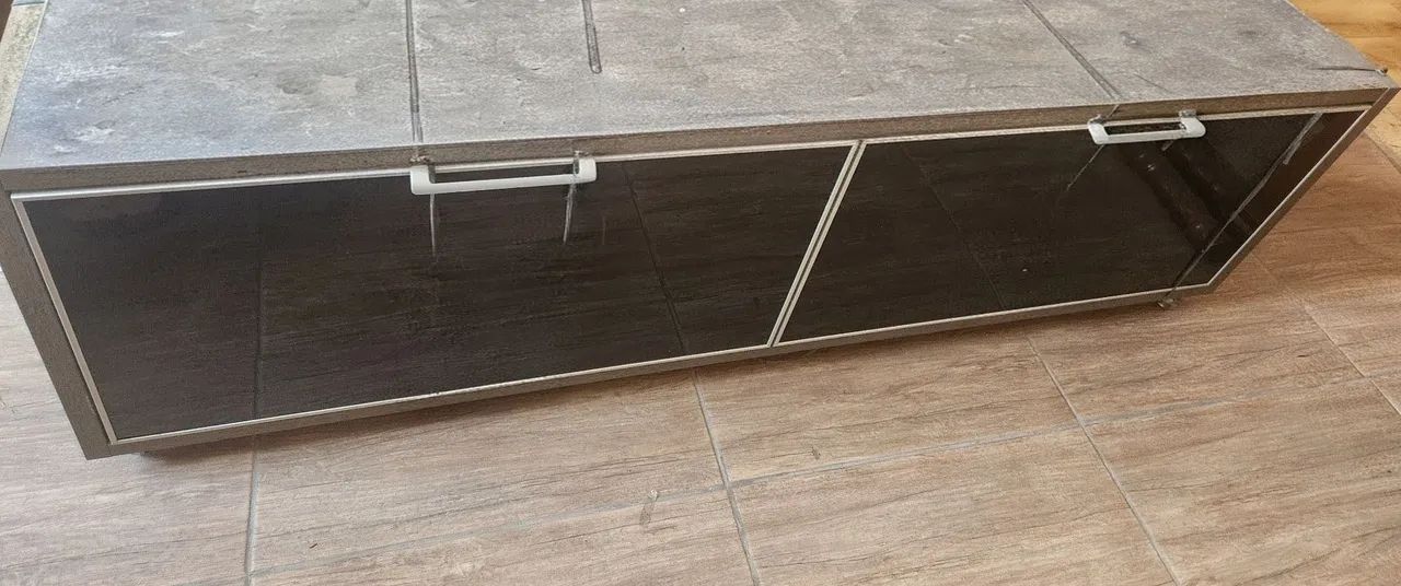 Rack madeira duas portas de vidro. Excelente qualidade  - Foto 3