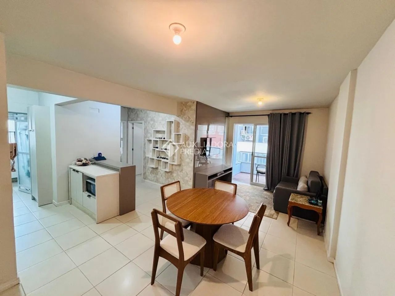 Apartamento 2 quartos com suíte semimobiliado em Campinas