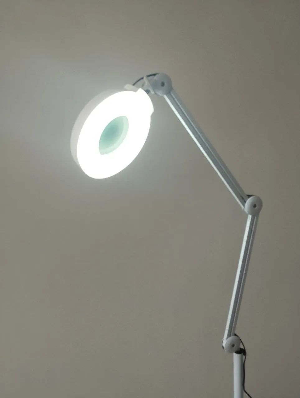 Lupa luminária tripé 