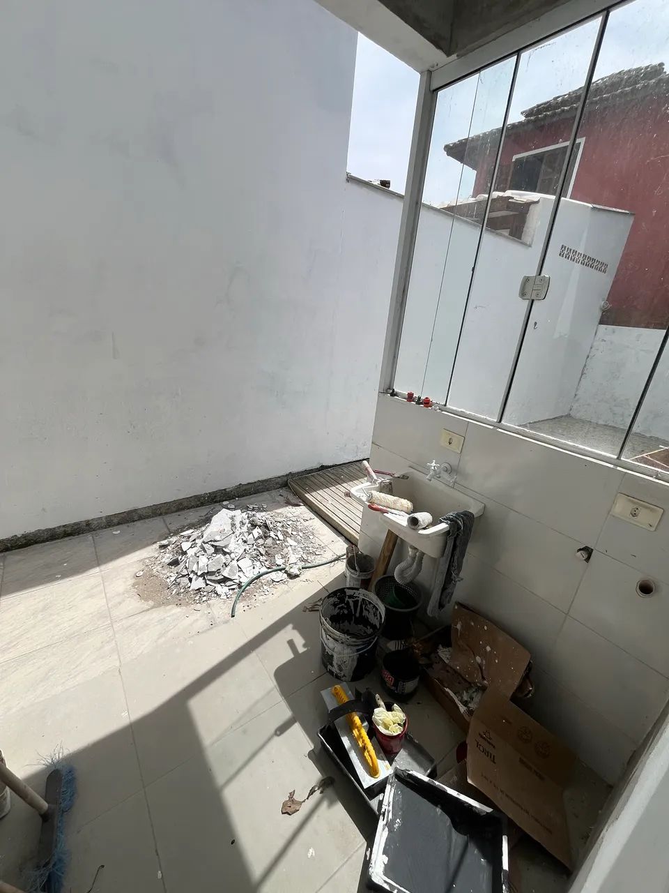 Alugo sobrado Geminado de 2 suítes com ótimo terreno no Rio Tavares  - Foto 5