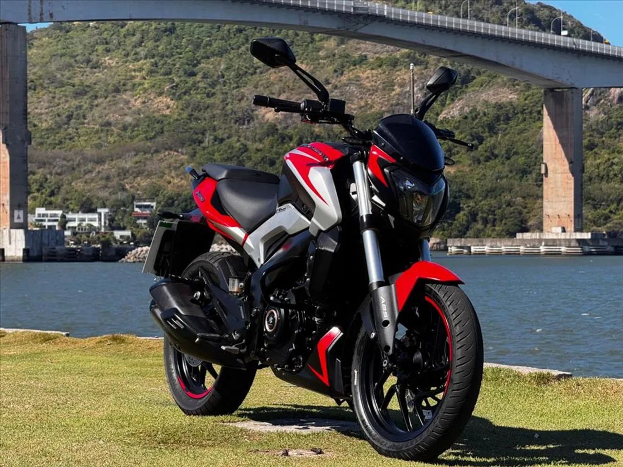 BAJAJ DOMINAR 250