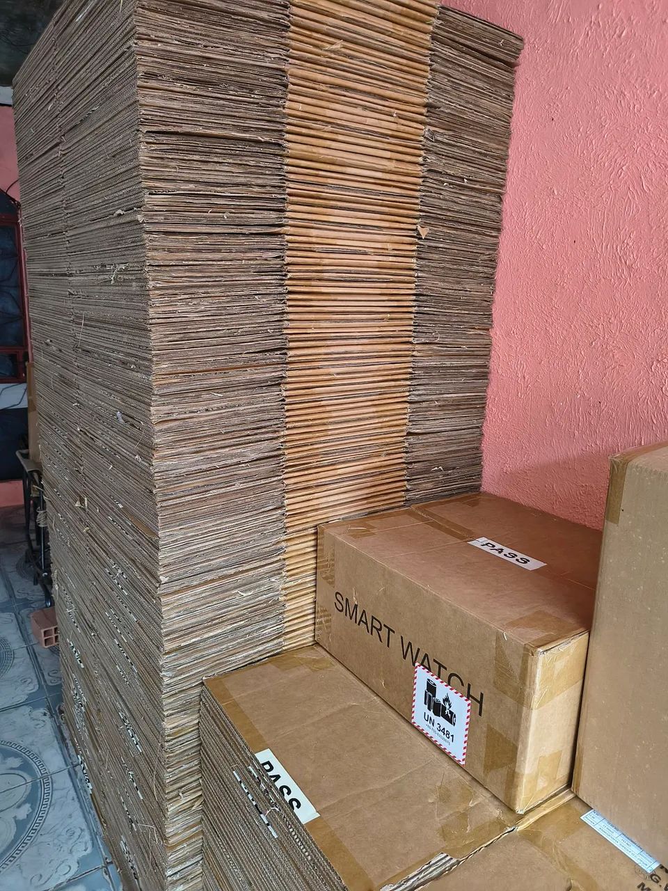 Caixas de papelão grosso para sua mudança e outras utilidades 