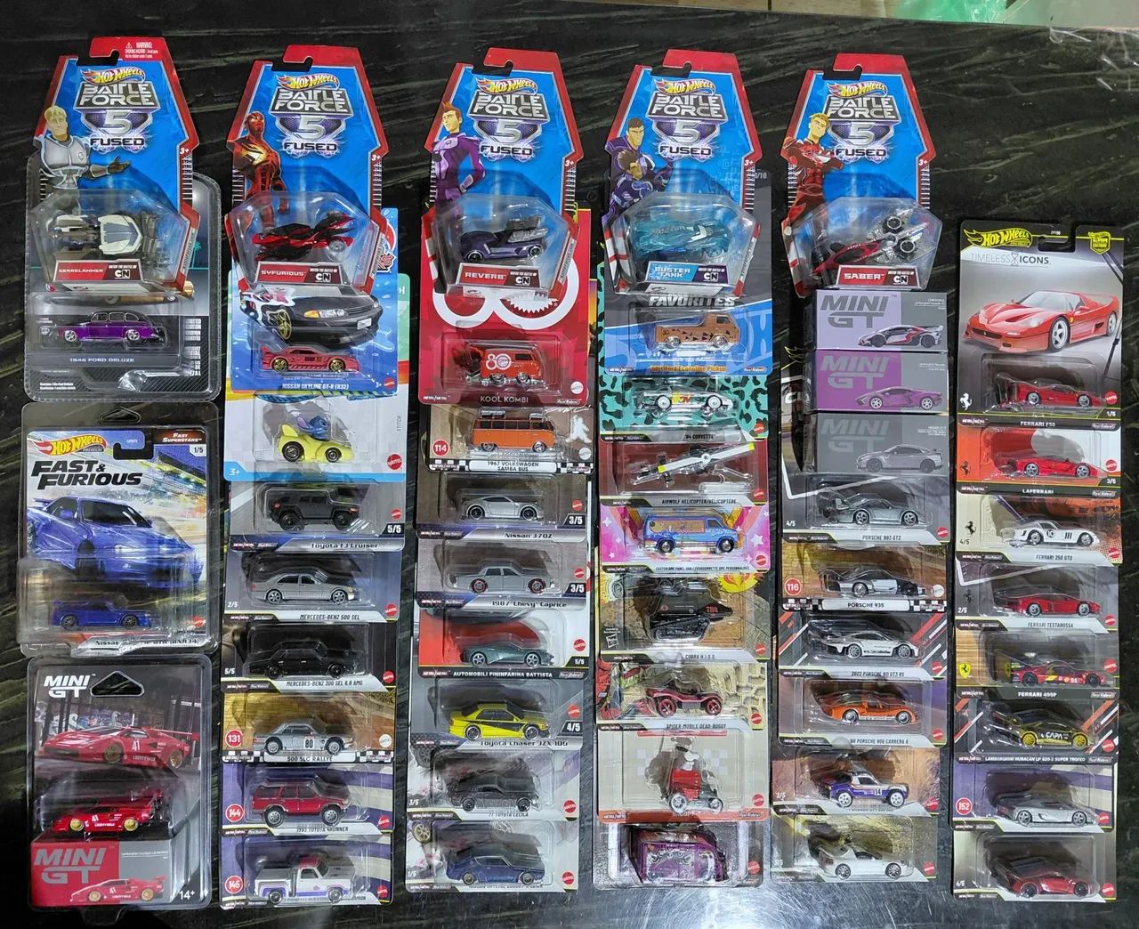 Coleção 50 Hot Wheels e Mini GT
