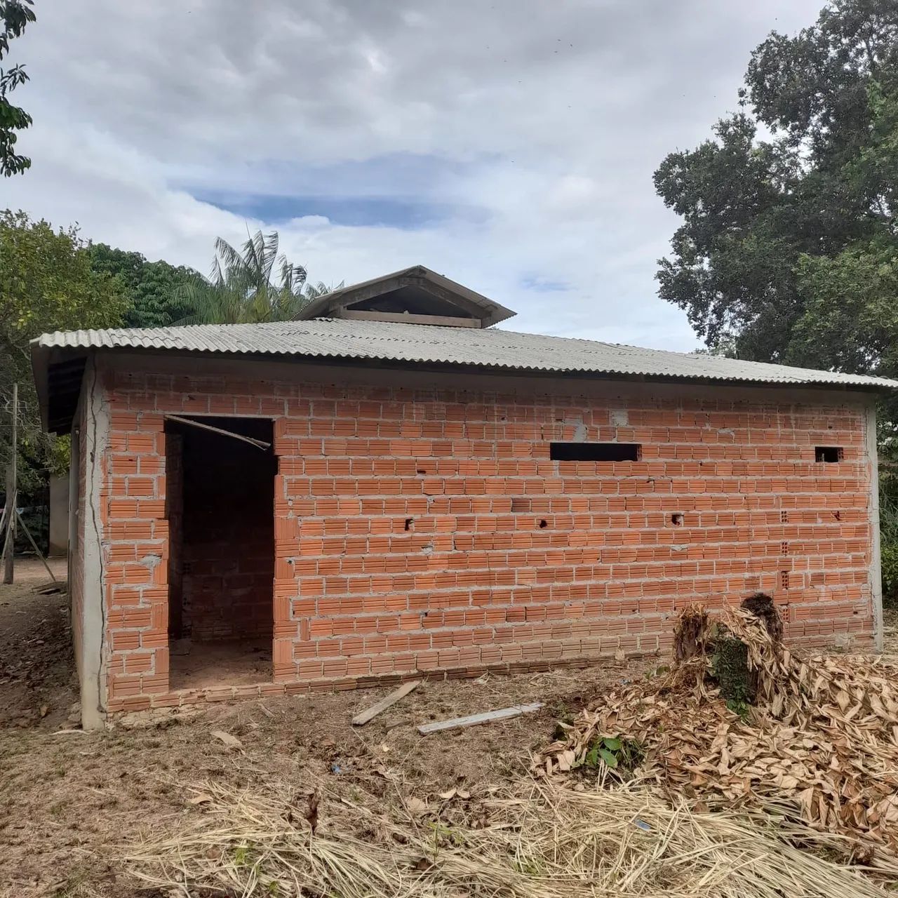 Vendo casa em construção, contendo 2 quartos, cozinha, banheiro,, pátio, e poço Amazonas.  - Foto 2