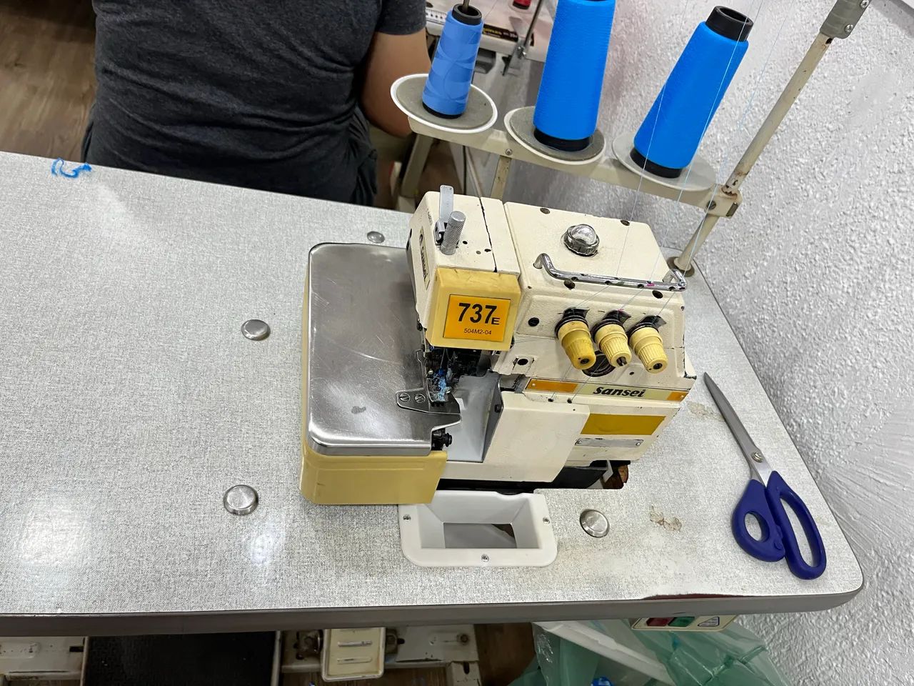 Máquina Overloque Industrial Sansei 737E - Revisada e Pronta para Uso   - Foto 4