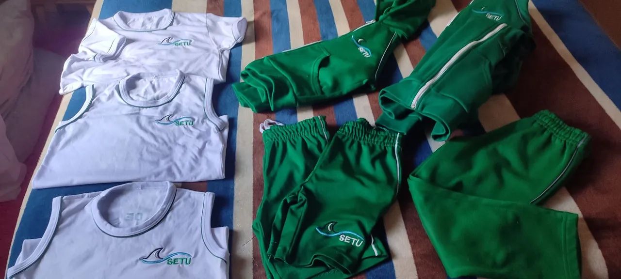 Uniforme de escola 140