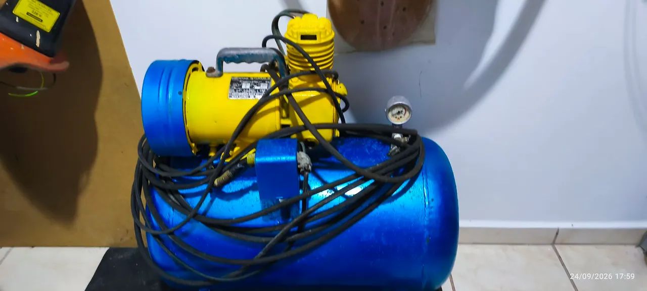 Vendo Compressor de Ar com vários acessorios - Foto 2