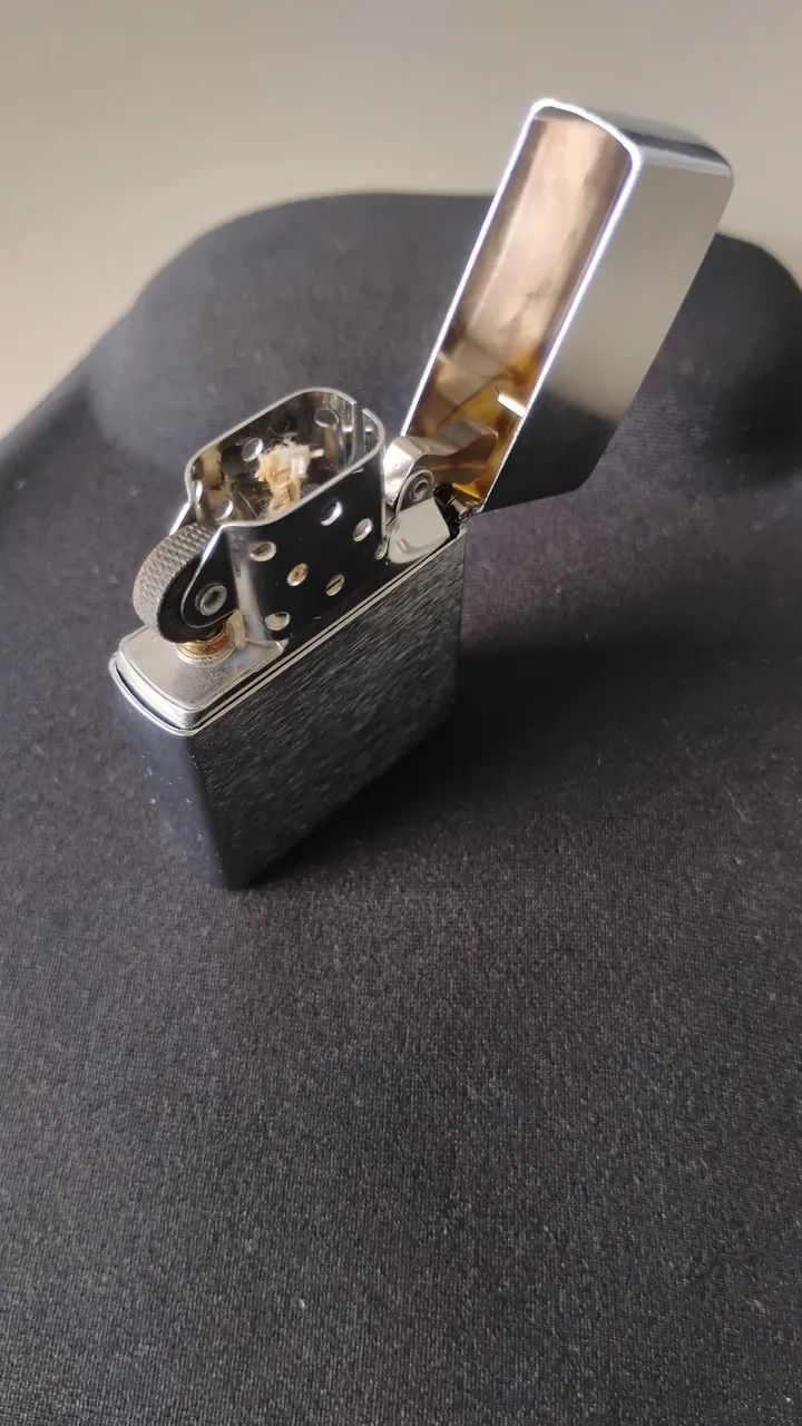 ZIPPO NOVO COM ETIQUETA  - Foto 3