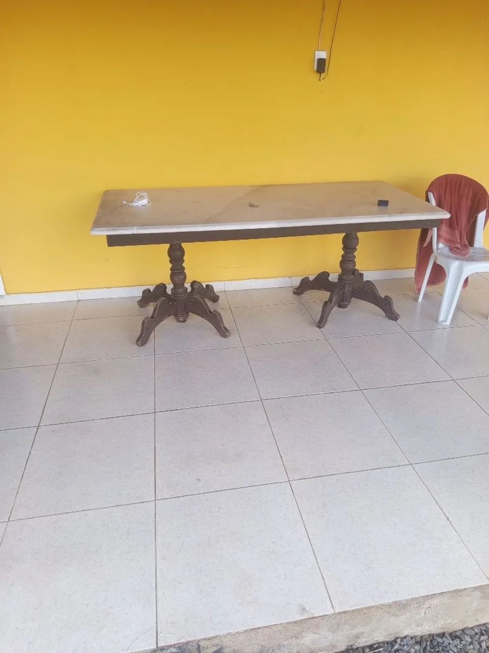 Vende mesa antiga 