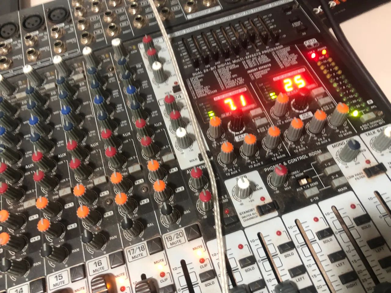 Mesa de Som Behringer  - Foto 5