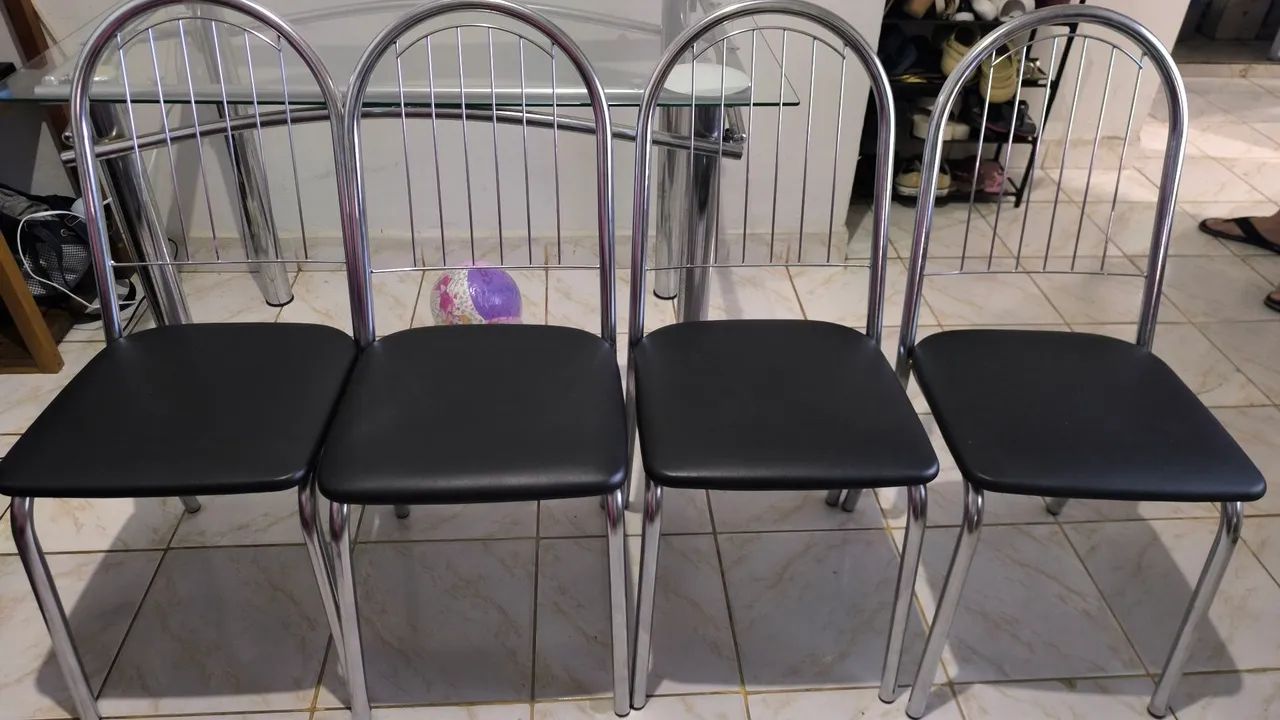 Vende-se mesa de vidro 4 cadeiras  - Foto 4