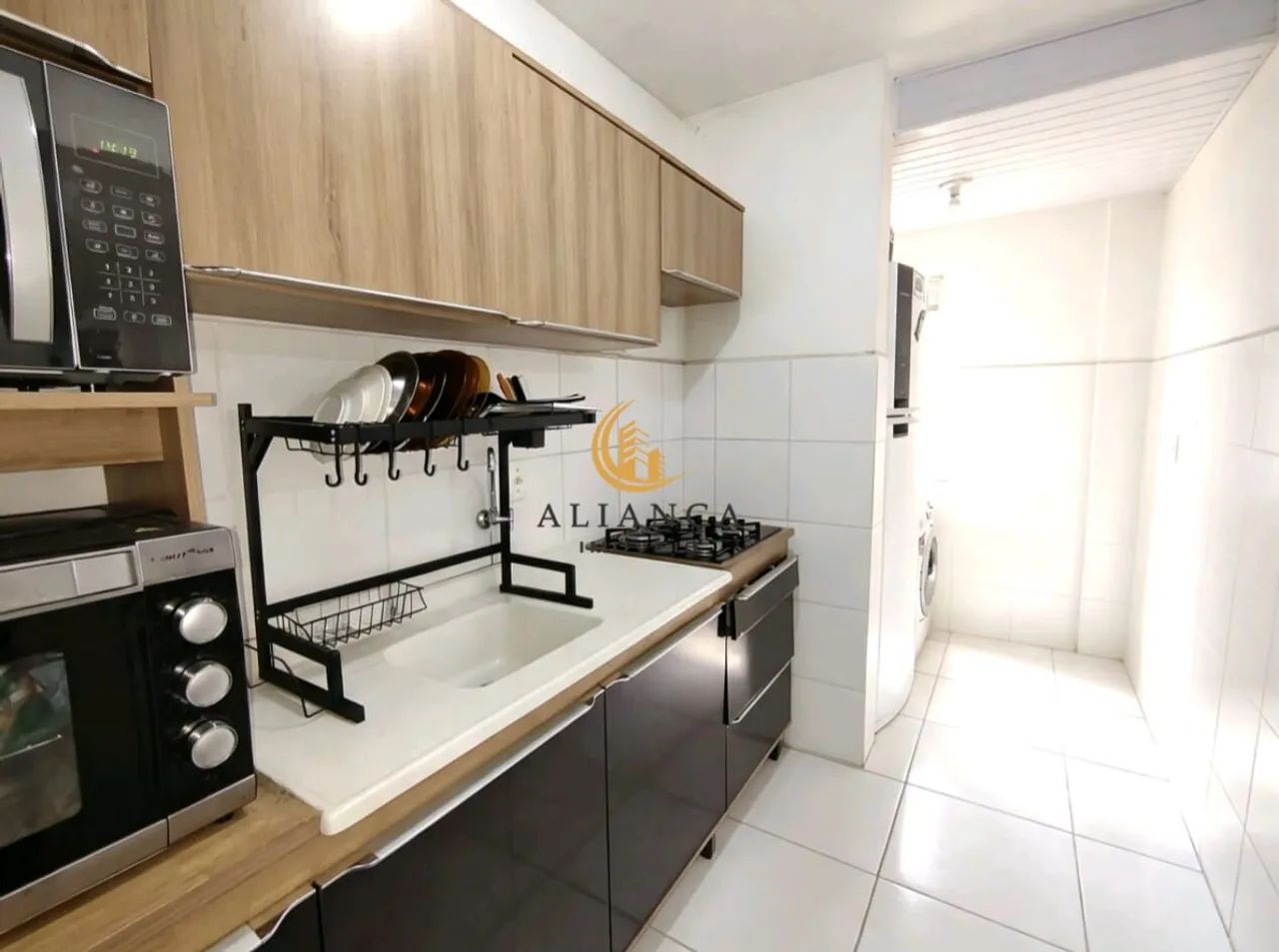 Apartamento com 2 dormitórios e sacada no Balneário - Foto 4