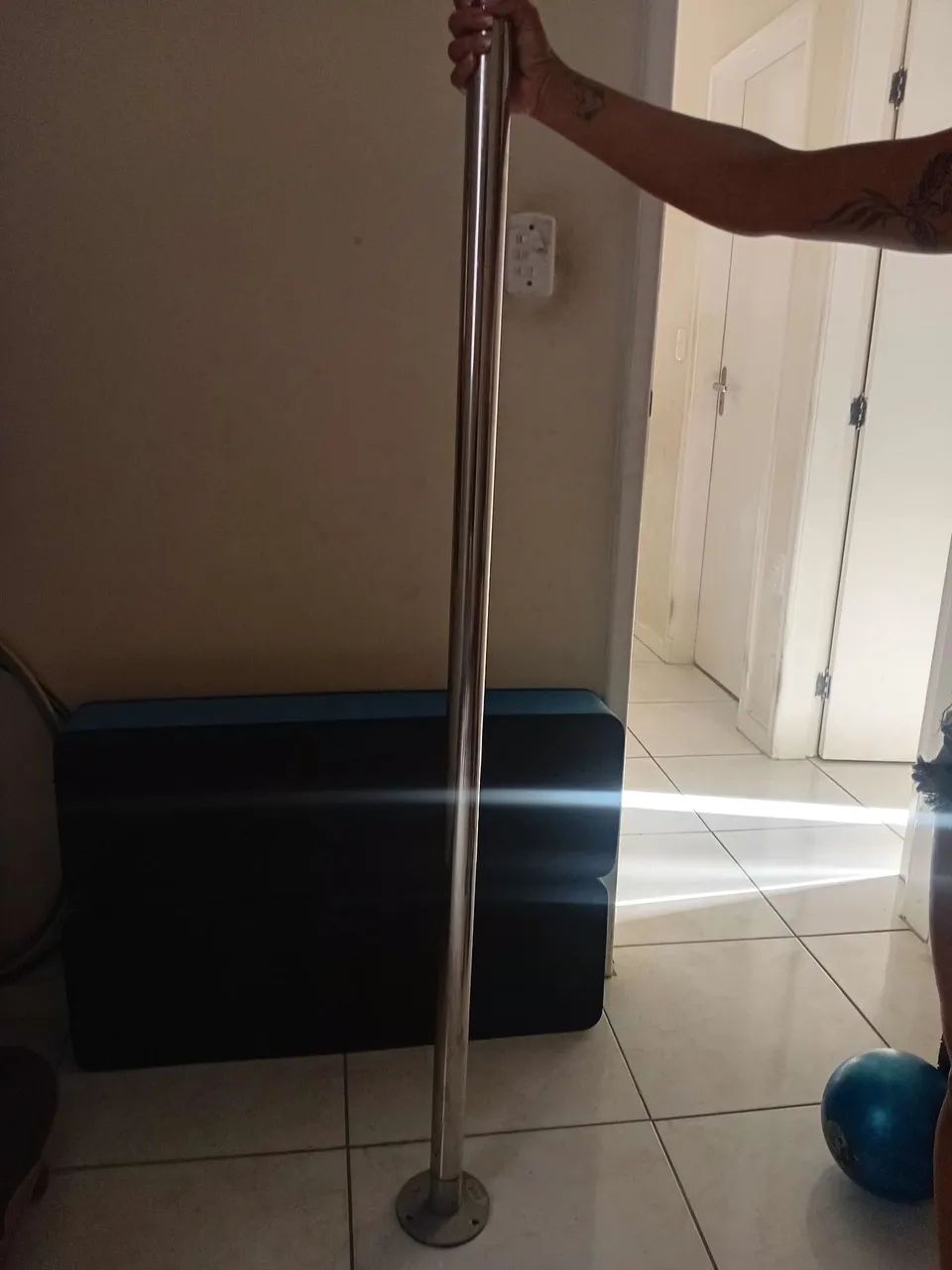 Vendo barra de pole dancer - Foto 4