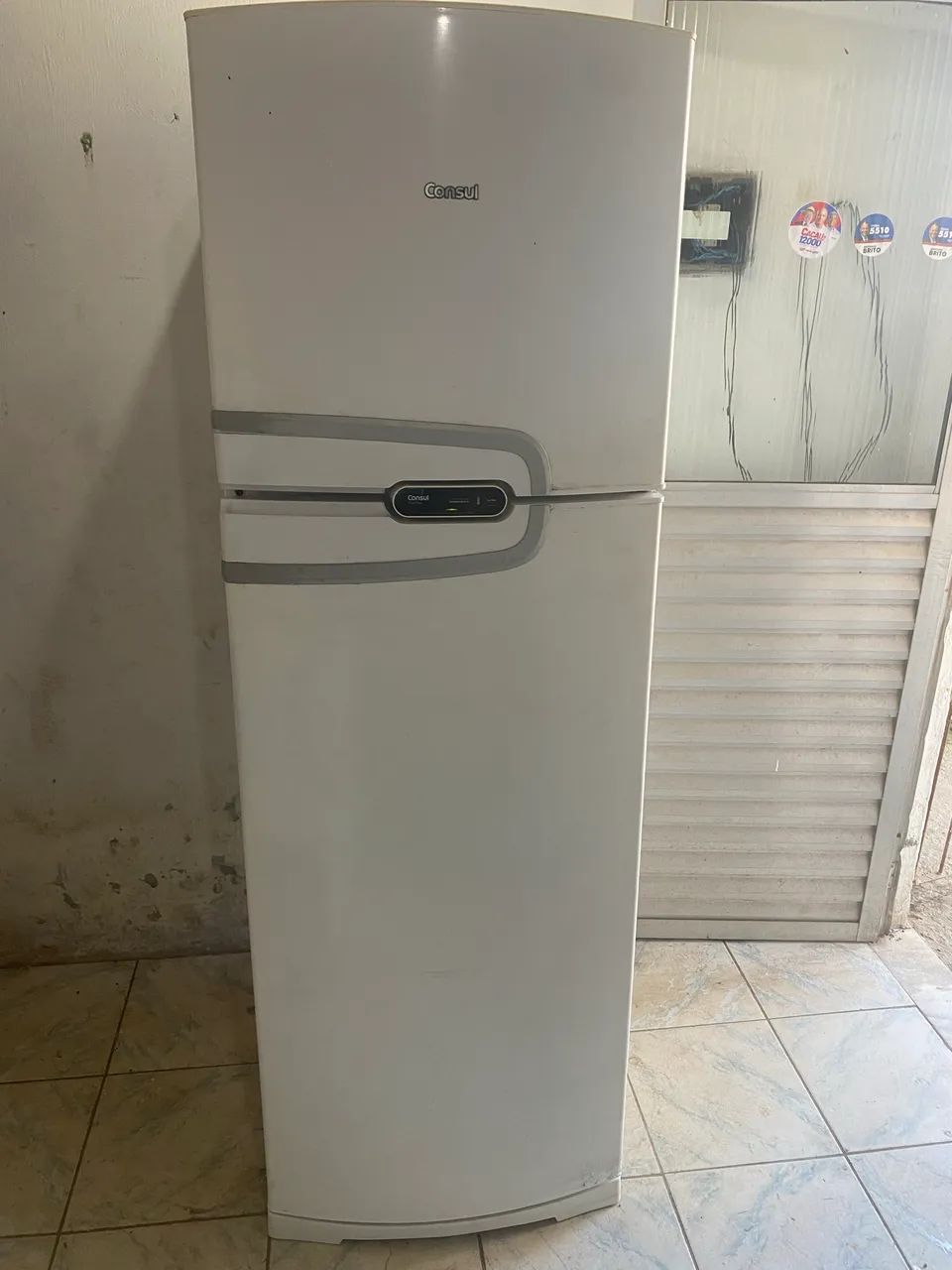 Vendo geladeira funcionando perfeitamente 