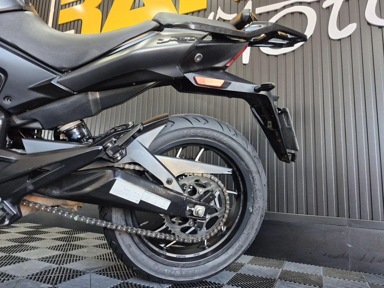 Bajaj Dominar 400  2025 - Foto 3