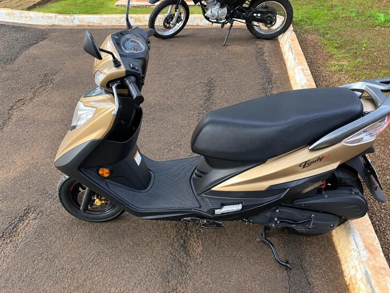 Lindy 125 automática - Foto 2