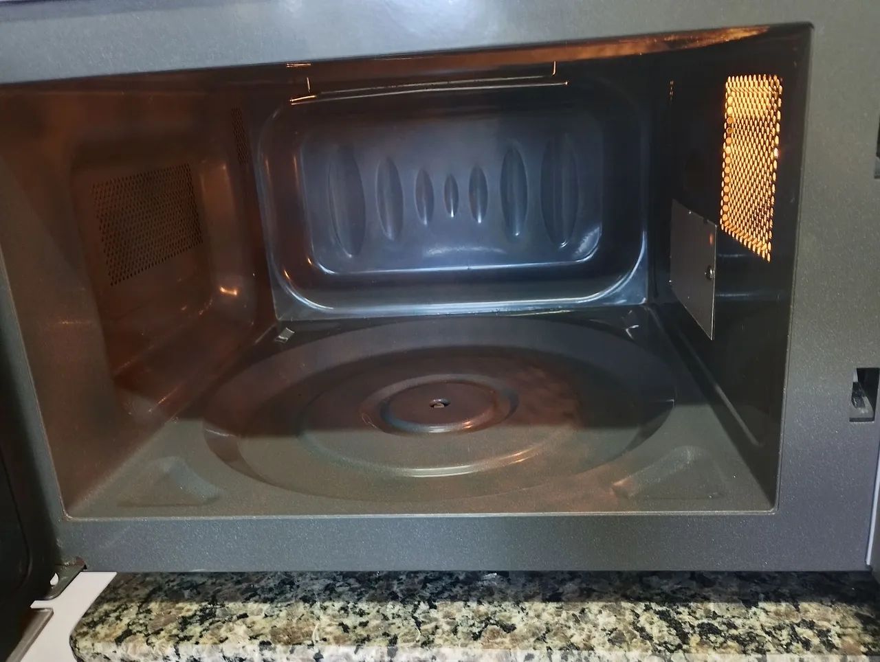 Microondas LG 30 litros com Grill. - Foto 3