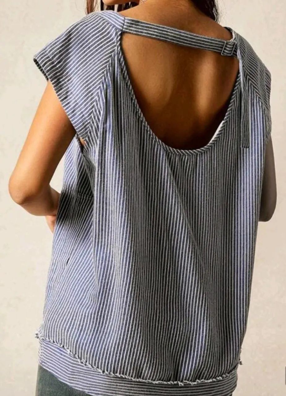 Blusa Listrada com Costas Abertas