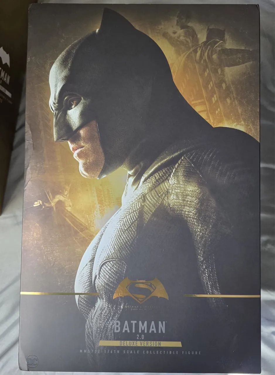 Hot toys batman vs superman 2.0 deluxe version