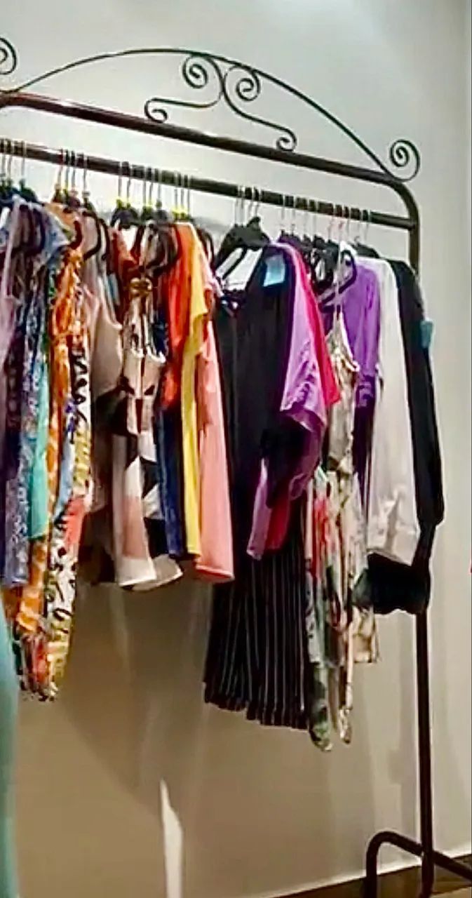 Arara de roupas retrô  - Foto 3