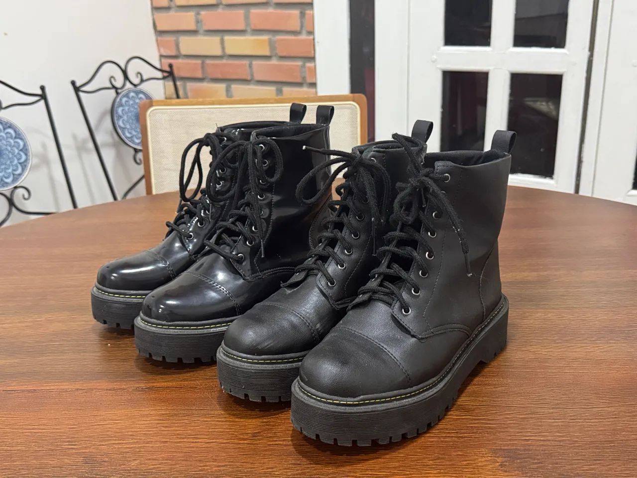 Coturno Verniz ou Sintético Preto