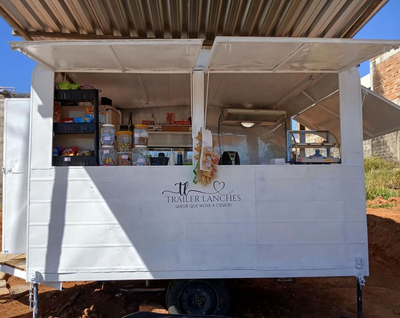 VENDE-SE TRAILER DE LANCHES<br> <br>TOTALMENTE REFORMADO E COMPLETO, PRONTO PARA FUNCIONAR. - Foto 3