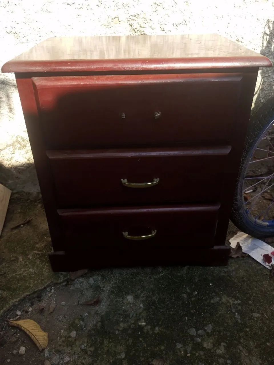 Vendo 2 criado mudo de madeira antigo para saí agora  - Foto 3