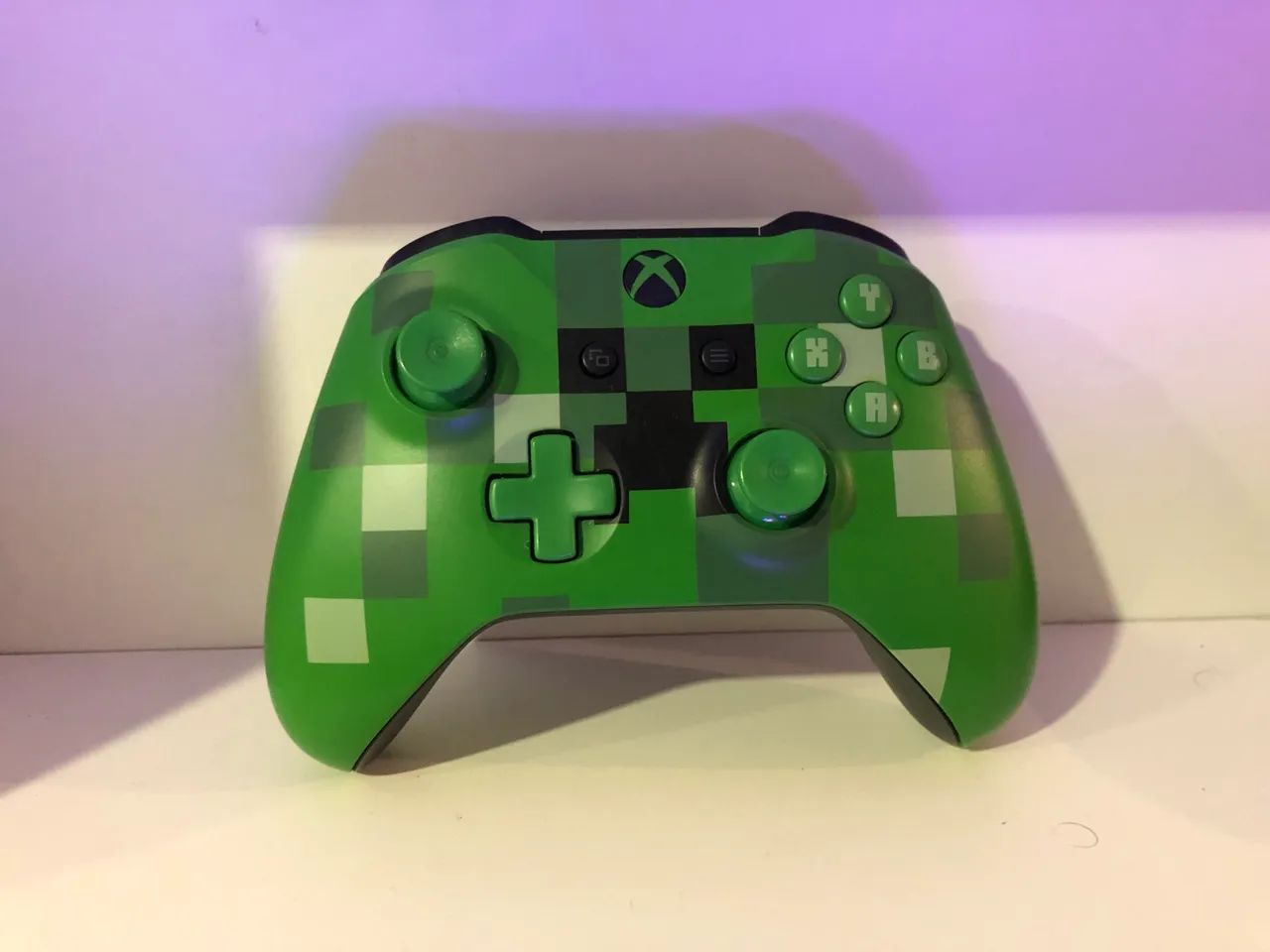 Controle Xbox one S com temática do minecraft