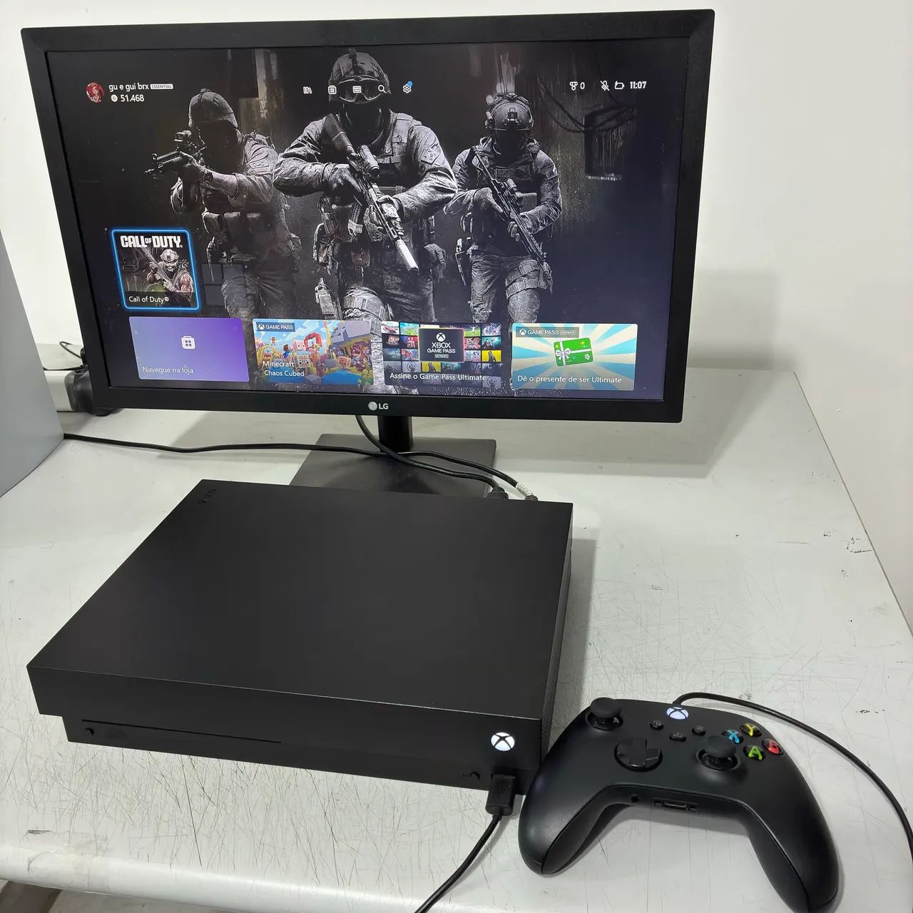 Xbox One x - 1TB  - Foto 2