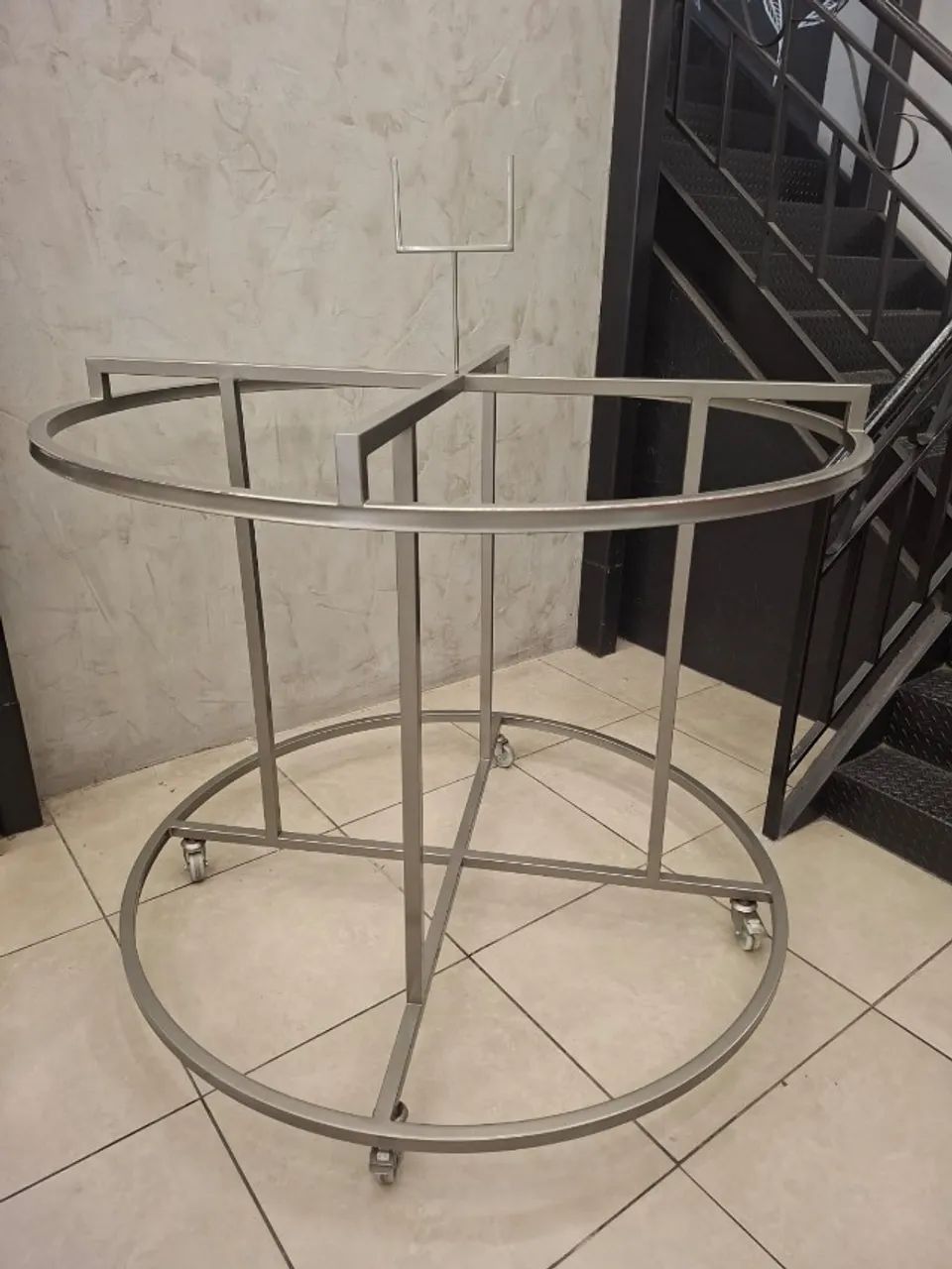 Arara de Roupa Giratória