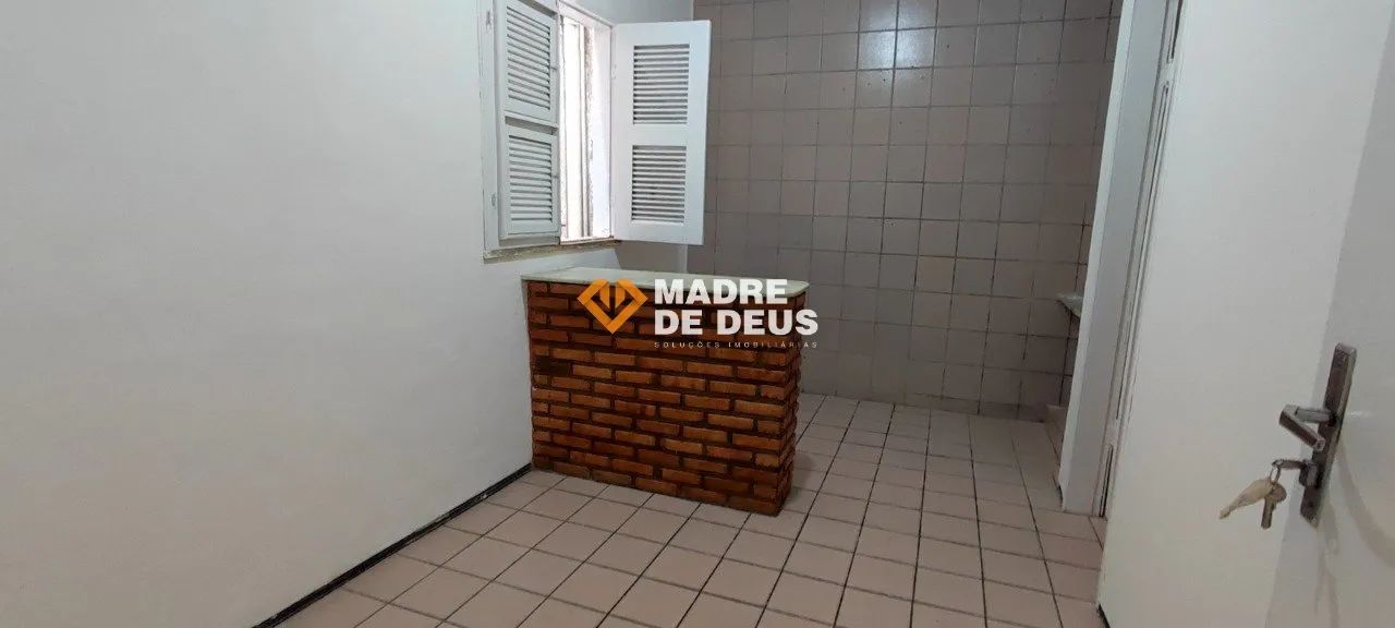 Casa com 1250 m², com 37 apartamentos para locação. Renda garantida.