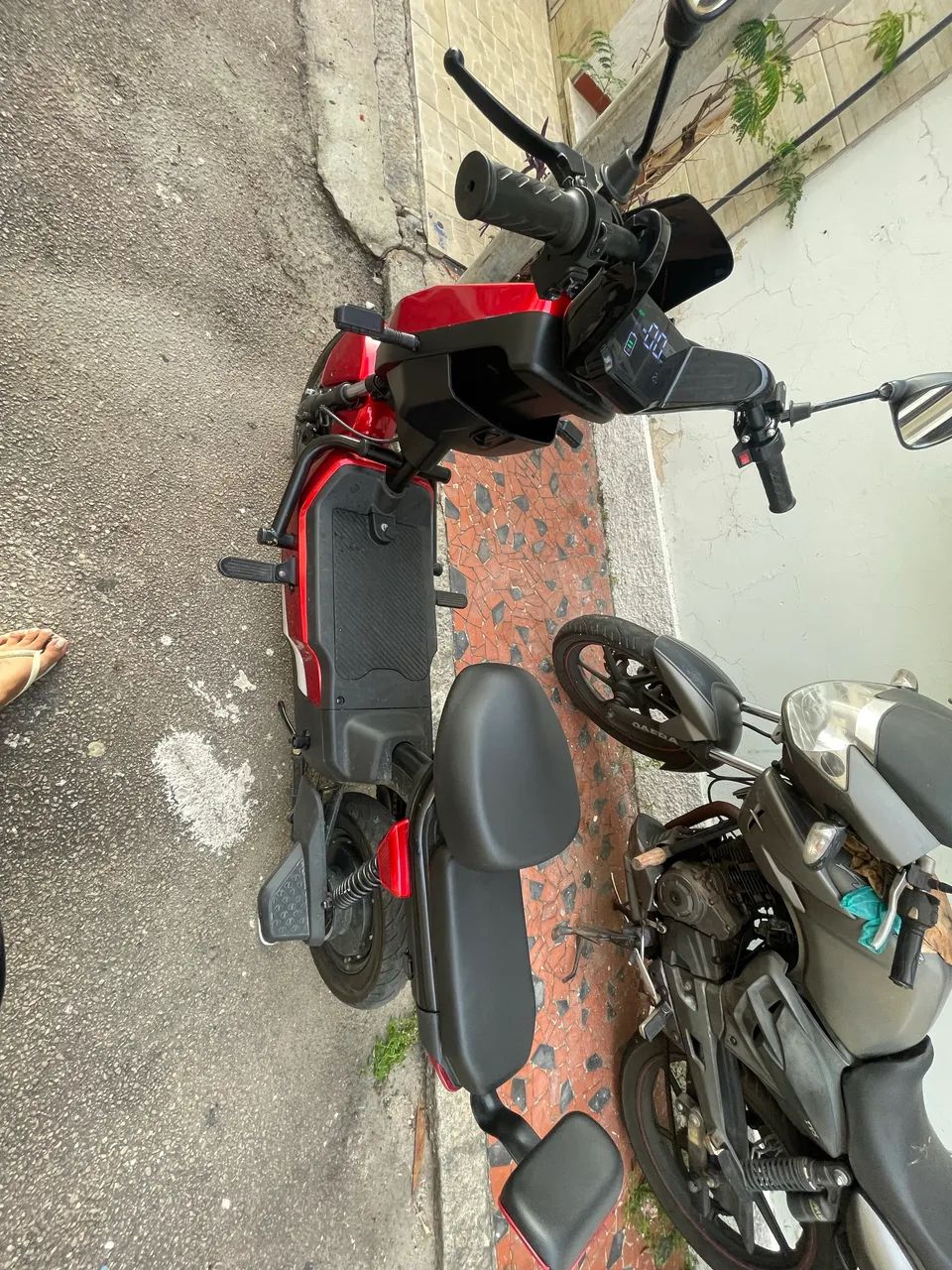 Vendo moto nova 