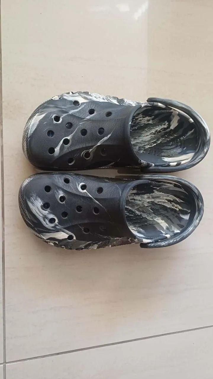 Sandália Crocs Classic Marbled Clog - Foto 5
