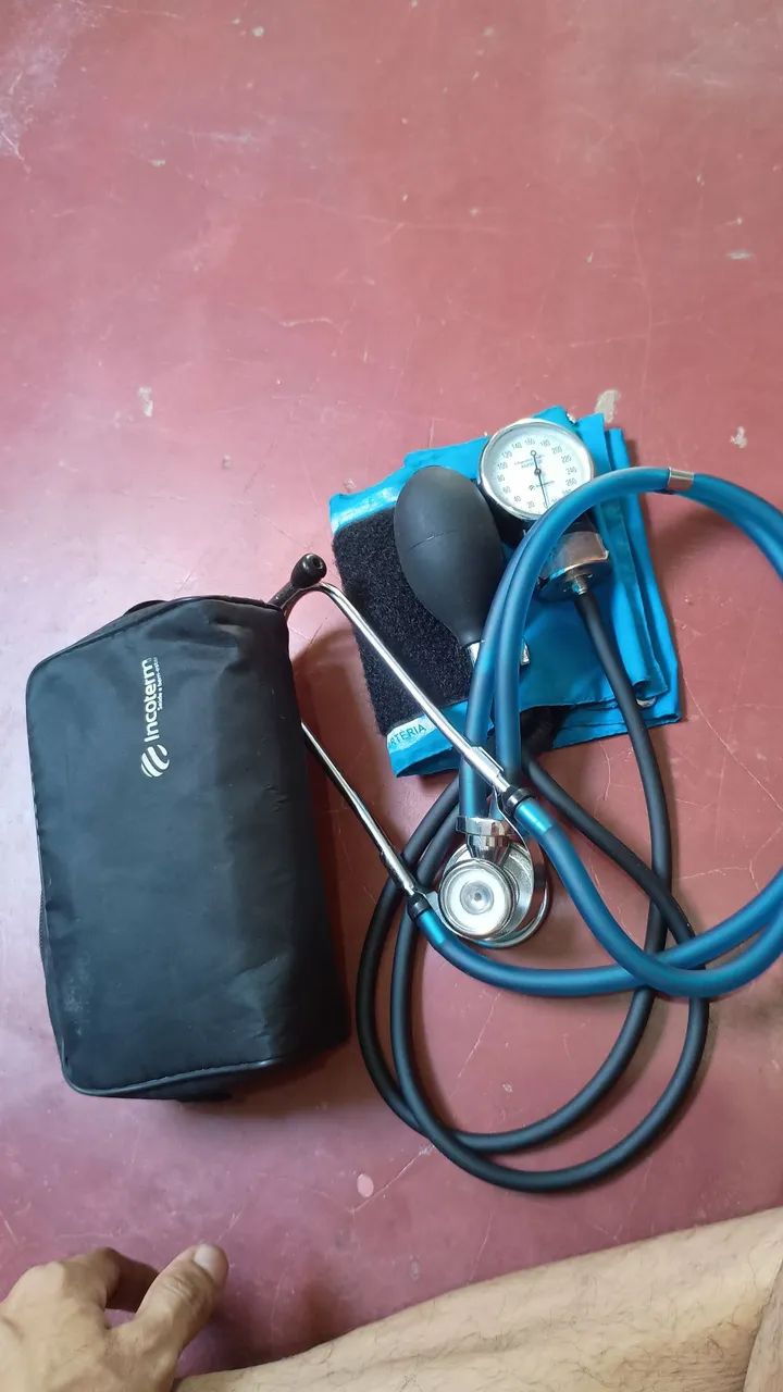 Vendo kit esfigmomanômetro, estetoscópio - Foto 5