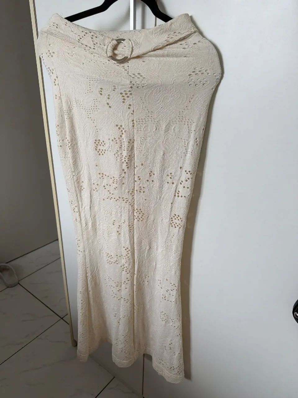 Saia bege estilo sereia 