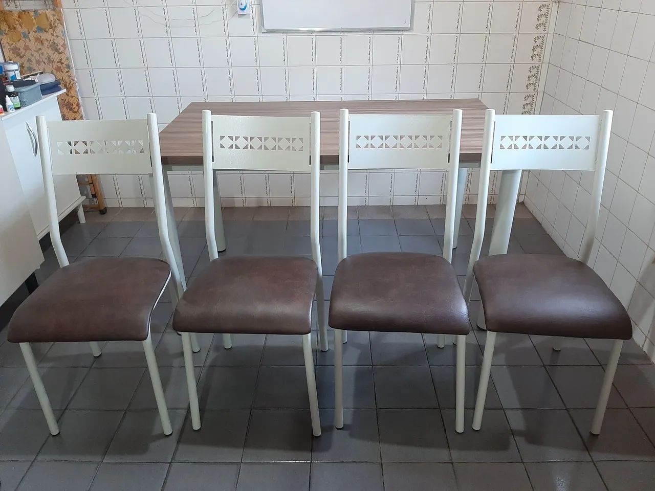 Mesa de jantar com 4 cadeiras - Foto 3